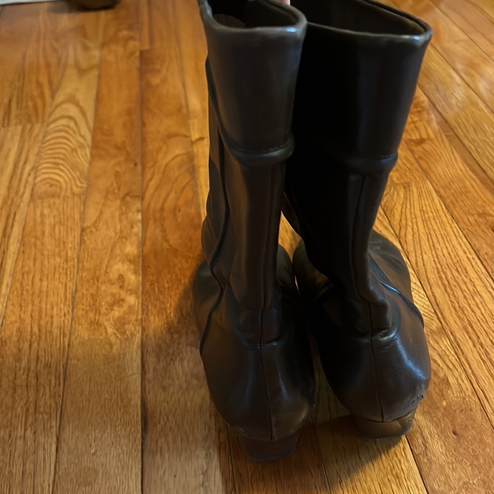 Fine Brazilian Leather Boots with Classic Stitching | Inside zippers | 7.5 B - Picture 6 of 8
